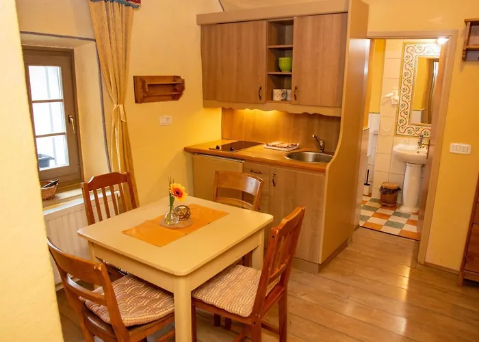 Belopeski Dvori קרנייסקה גורה